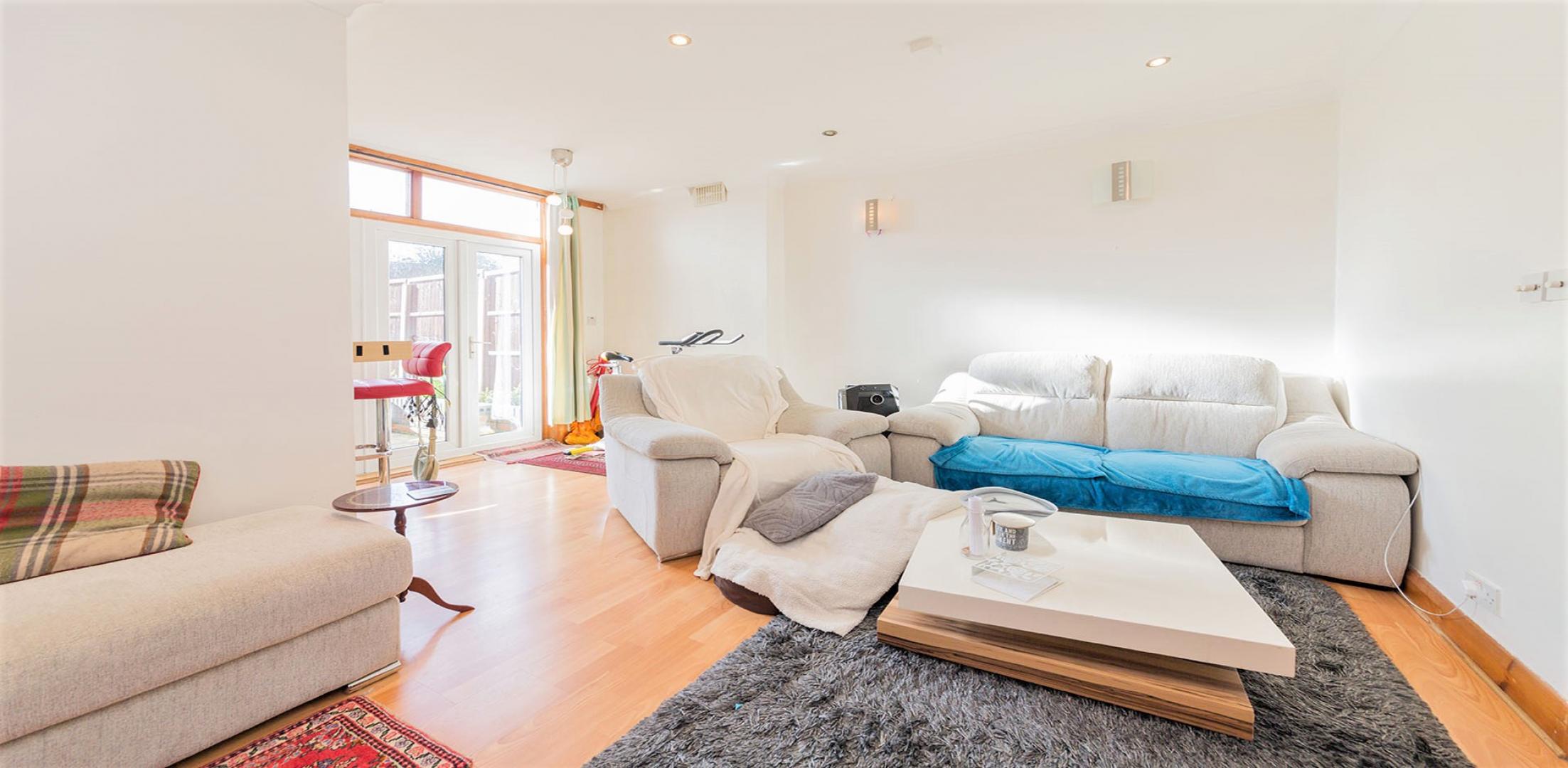 			PRIVATE GARDEN, 1 Bedroom, 1 bath, 1 reception Flat			 Grosvenor Gardens, WILLESDEN GREEN